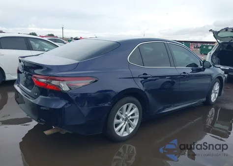 2022 Toyota Camry Le z USA, uszkodzony, nr VIN 4T1R11AK5NU056196